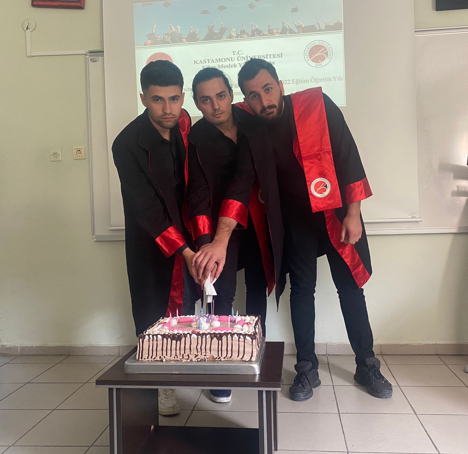 Küre Meslek Yüksekokulunda Mezuniyet Çoşkusu