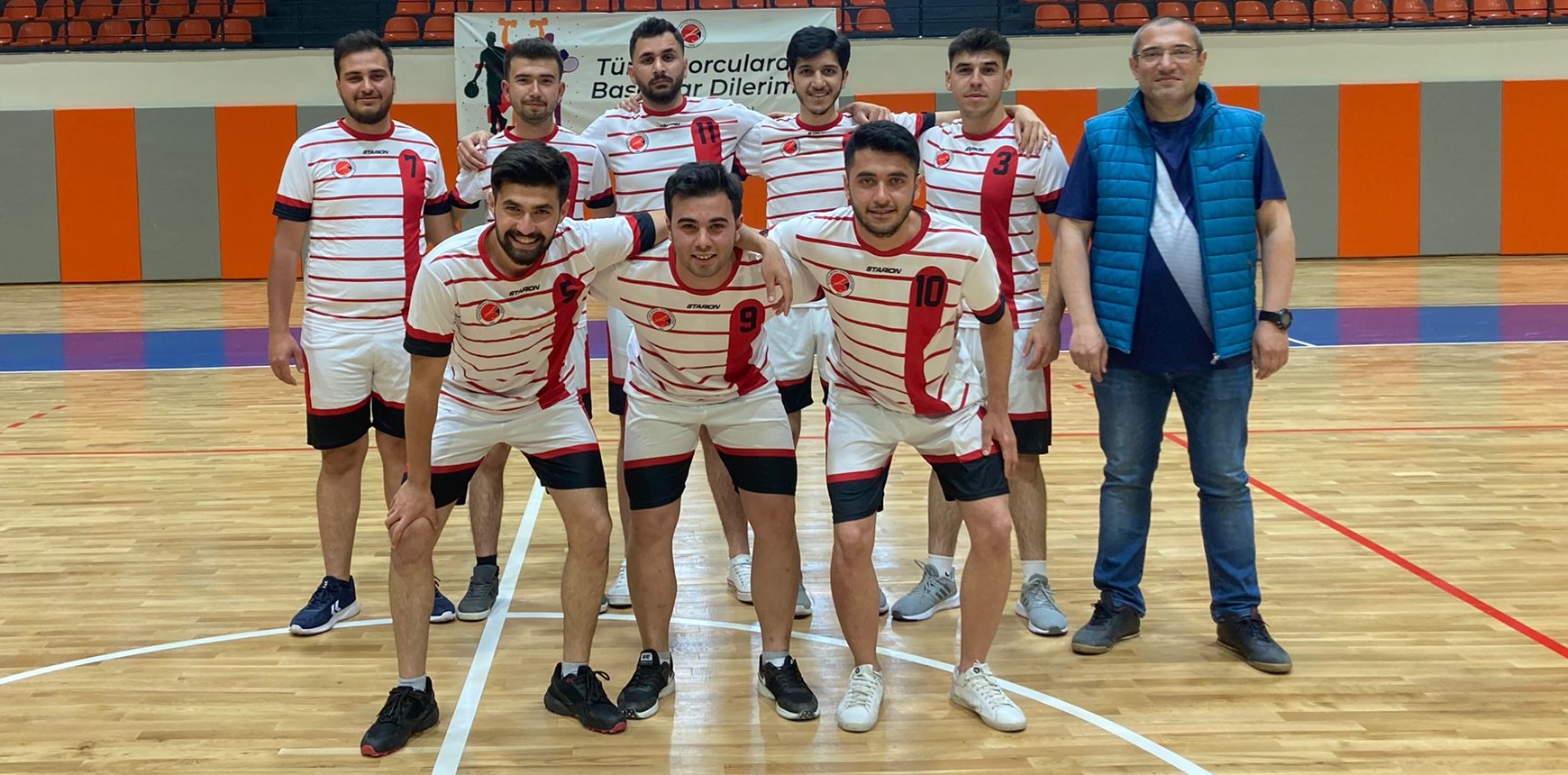 Voleybol Takımımız Üniversitemizin Düzenlediği Turnuvaya Katıldı 