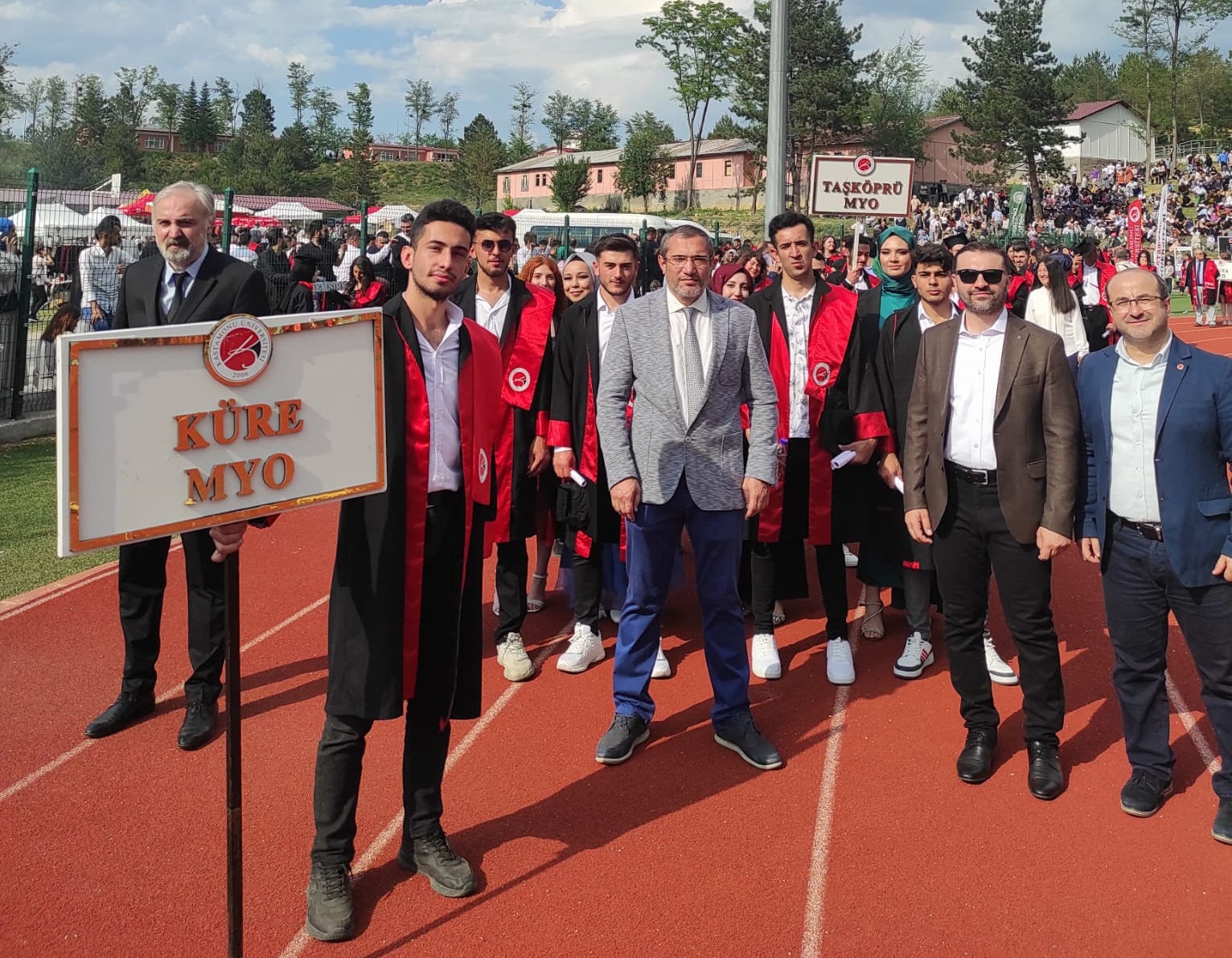 Kastamonu Üniversitesi’nde “2023-2024 Akademik Yılı Mezuniyet Töreni” Coşkusu Yaşandı