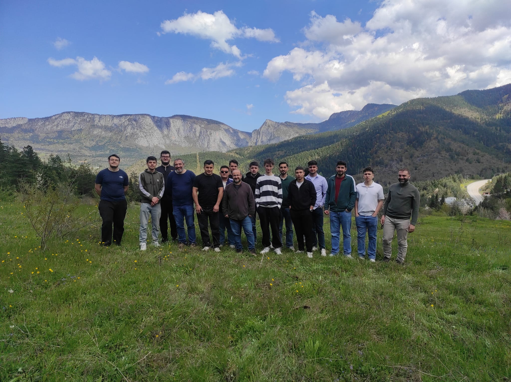 İş Makineleri Programı Öğrencilerinden Hıdırellez Coşkusu ve Dönem Sonu Pikniği