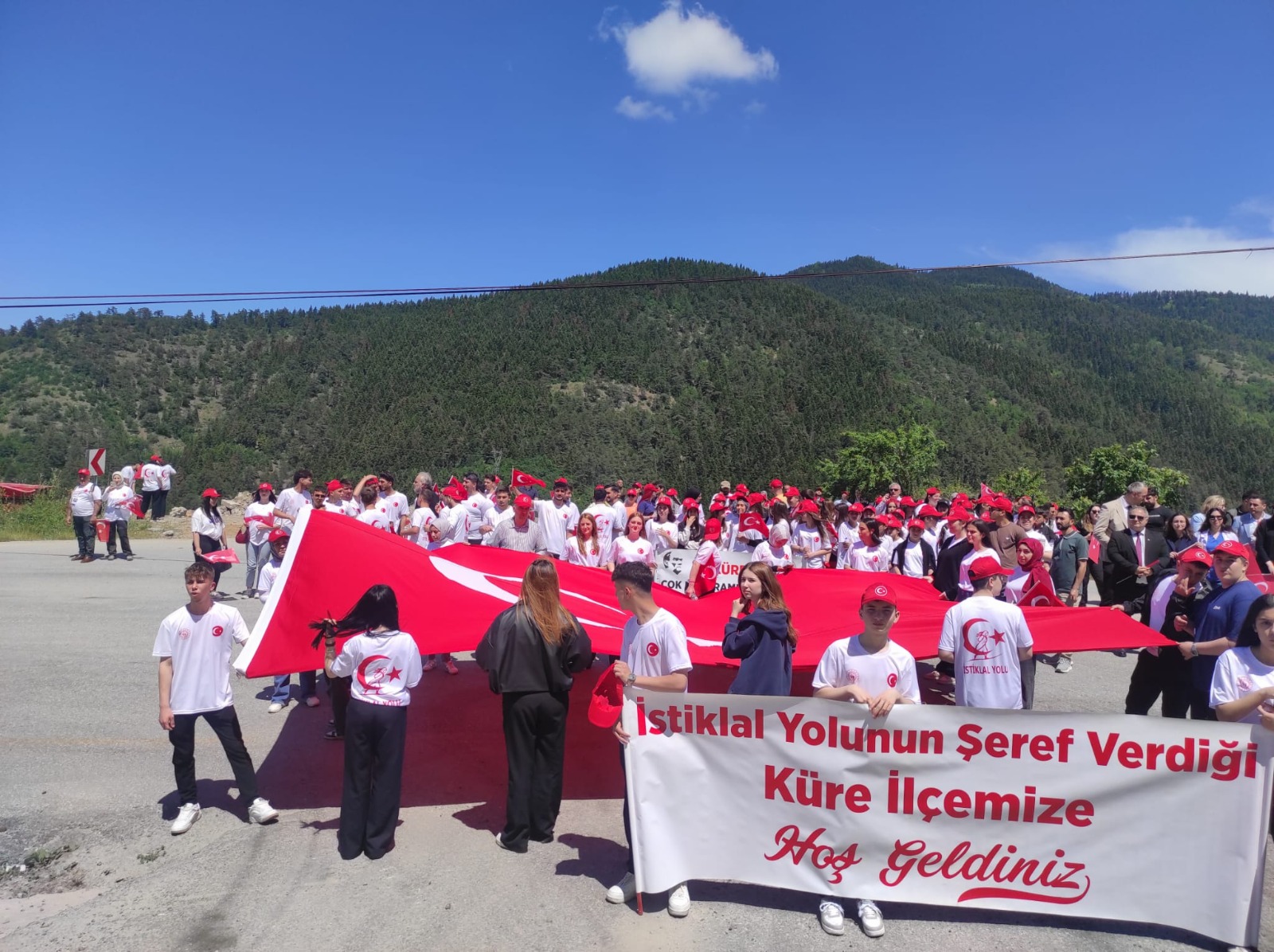Meslek Yüksekokulumuzdan İstiklal Yolu Yürüyüşüne Anlamlı Destek